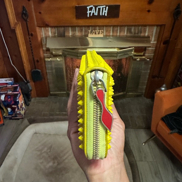 Christian Louboutin - Picture 12 of 12